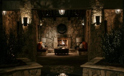 Chimenea moderna como decoración de jardín de Vitcas DIY